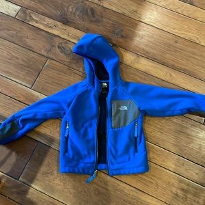 Northface fleece jacket size xxs boys (5). Great condition.